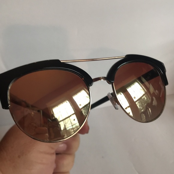 Adrienne Vittadini Sunglasses - Picture 2 of 4